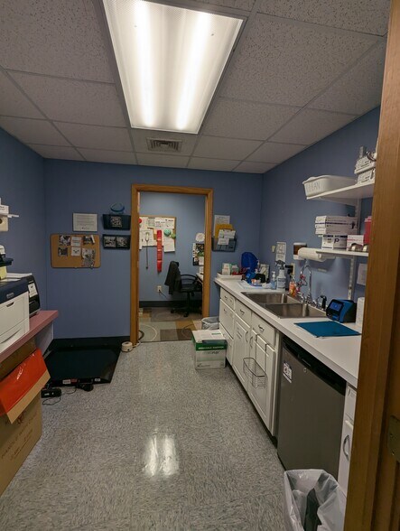 More Photos Of 1445 Wampanoag Trl, Riverside Office For Sale