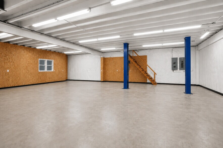More Photos Of 11003 Willis Waukegan Rd, Conroe Light Distribution For Sale