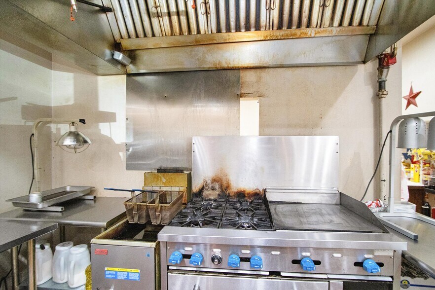 More Photos Of 3710 Waterwood Pass, Elmendorf Restaurant For Sale