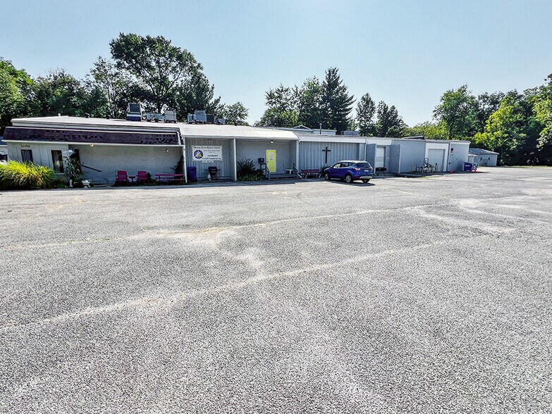 Primary Photo Of 1405 Walnut St, Highland Distribution For Sale