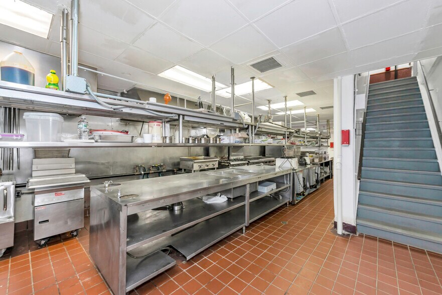 More Photos Of 2716 Hempstead Tpke, Levittown Restaurant For Sale