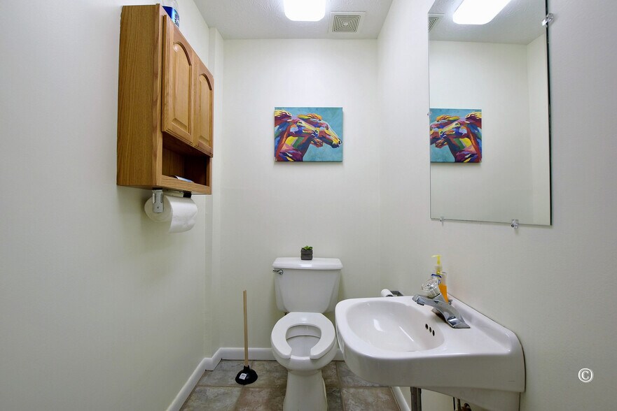 More Photos Of 300 Delano Dr, Manchester Warehouse For Sale