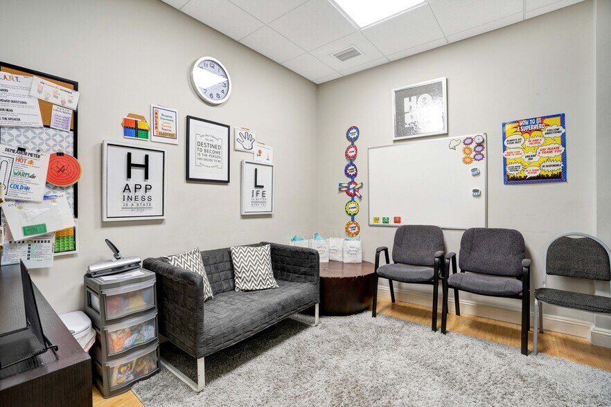 More Photos Of 260 Lookout Pl, Maitland Medical For Sale