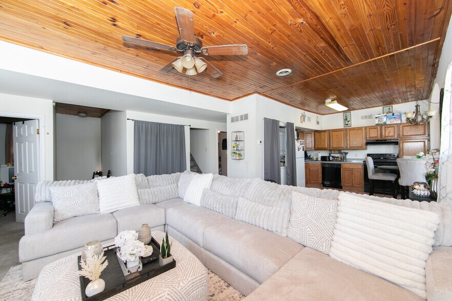 More Photos Of 604 White Horse Pike, Oaklyn Storefront For Sale