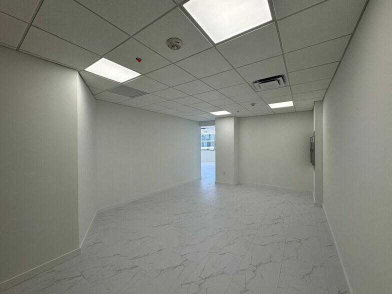 More Photos Of 2920 NE 207th St, Aventura Office Residential For Lease