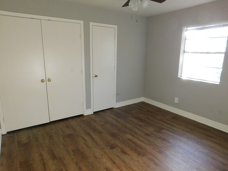 More Photos Of 703 E Center St, White Oak Apartments For Sale