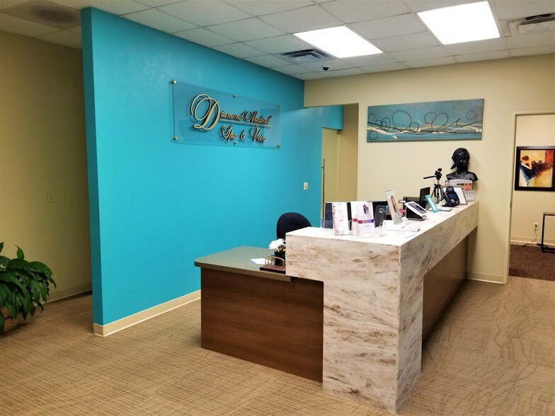 More Photos Of 3170 E 53rd St, Davenport Freestanding For Lease