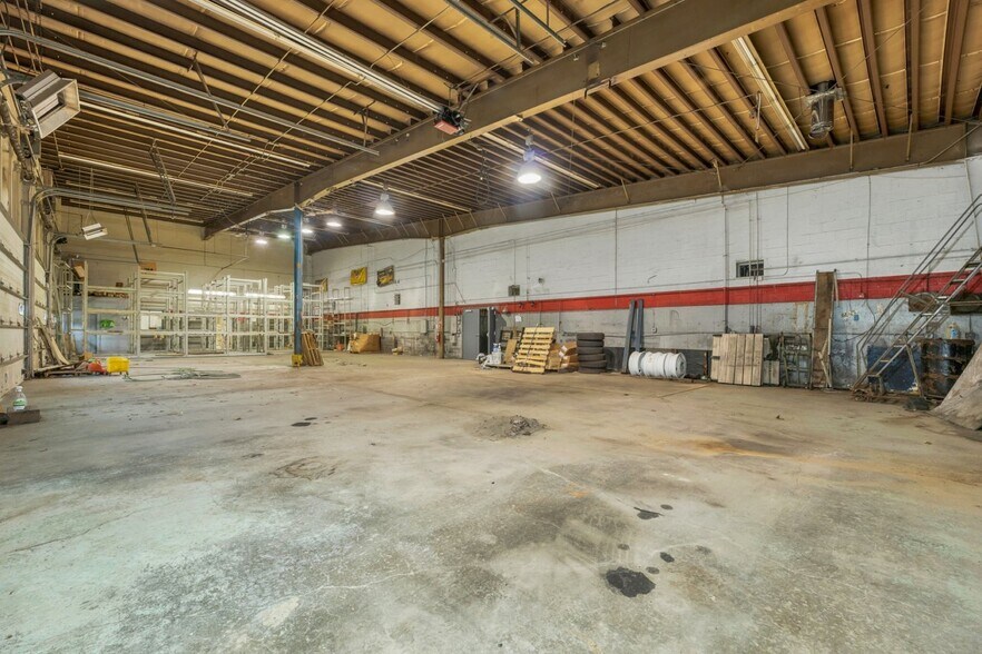 More Photos Of 326 Dartmouth College Hwy, Lebanon Warehouse For Sale