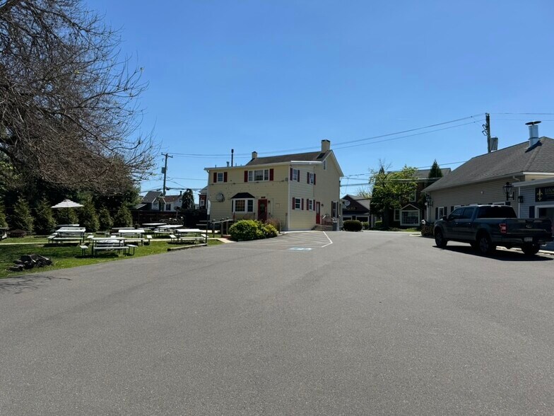 More Photos Of 5788 US-202 Rt, Lahaska Restaurant For Sale