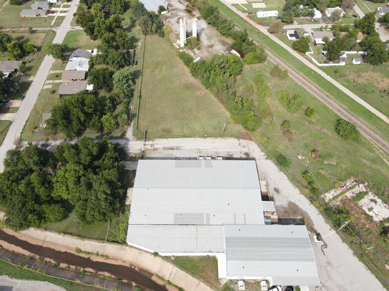 More Photos Of 505 N 6th St, Chickasha Warehouse For Sale