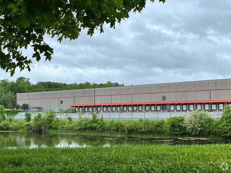 More Photos Of 1500 Corporate Blvd, Newburgh Warehouse For Lease