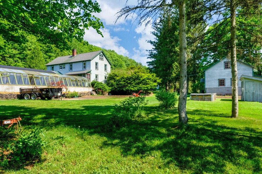 More Photos Of 265 Main St, Delhi Garden Center For Sale