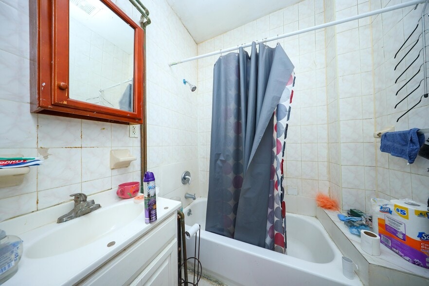 More Photos Of 1198 Castleton Ave, Staten Island Storefront Retail Residential For Sale