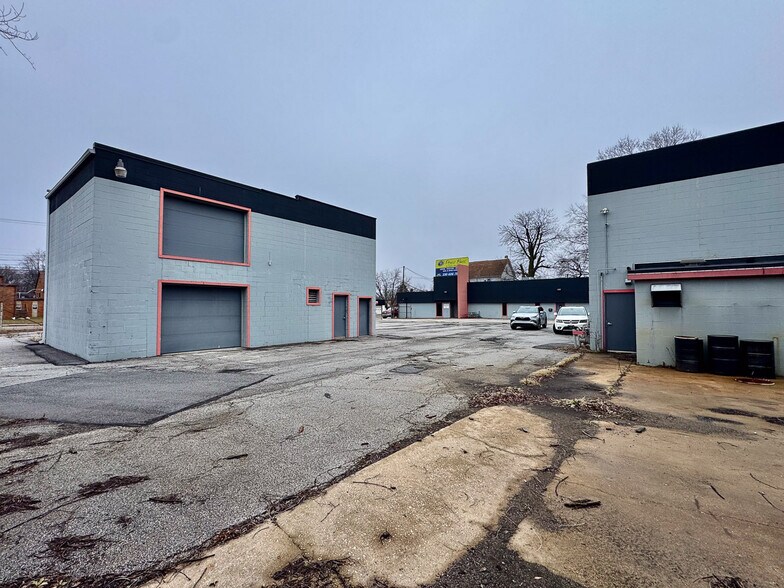 More Photos Of 1050 Triplett Blvd, Akron Warehouse For Sale