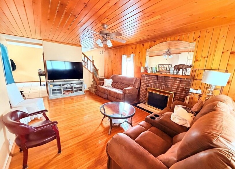 More Photos Of 158 Lake St, Hamburg General Retail For Sale