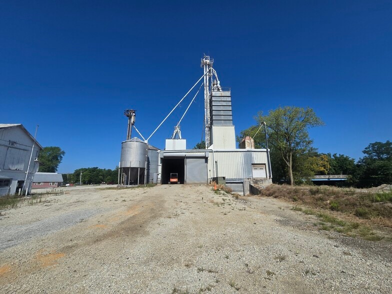 More Photos Of 10199 S Wayne Rd, Warren Showroom For Sale
