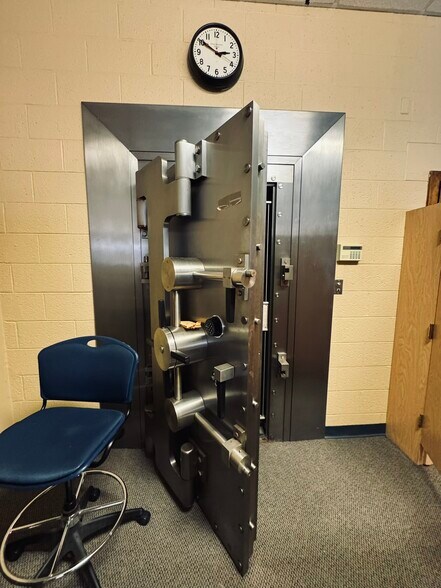 More Photos Of 5937 King Hwy, Kalamazoo Bank For Sale