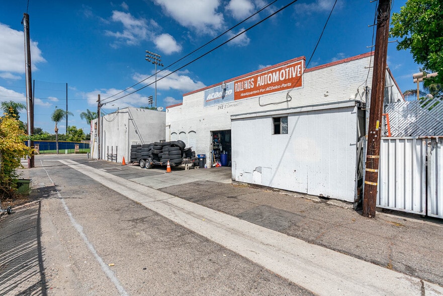 More Photos Of 242 W Commonwealth Ave, Fullerton Auto Repair For Sale