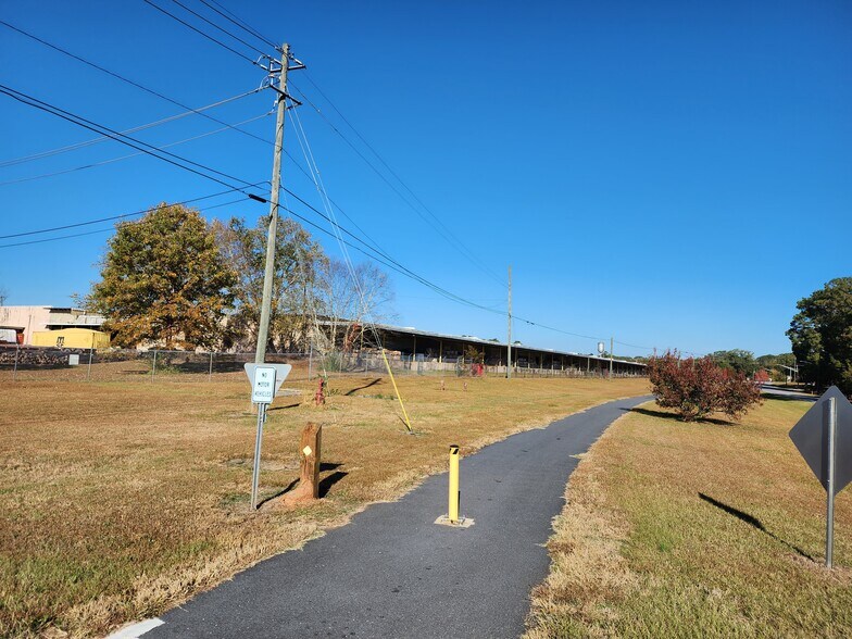 More Photos Of 401 Towel Ave, Valley Land For Sale