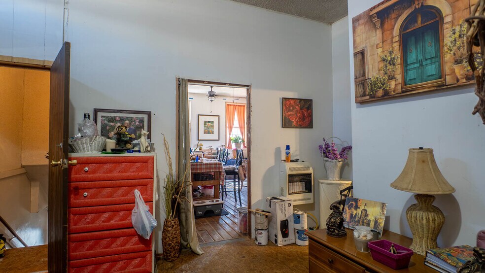 More Photos Of 385 Main St, Mammoth Spring General Retail For Sale