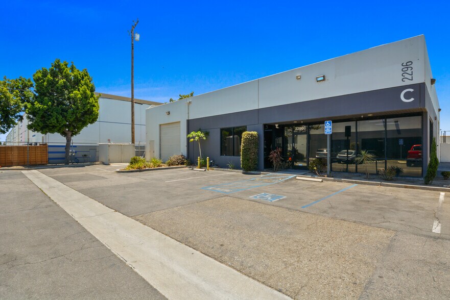 More Photos Of 2296 N Batavia St, Orange Warehouse For Sale