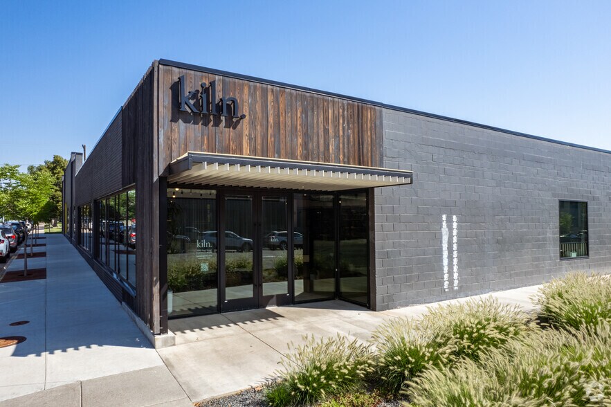 Primary Photo Of 2101 Pearl St, Boulder Coworking Space