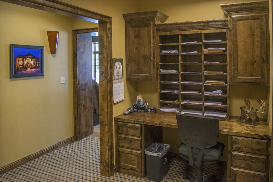 More Photos Of 5845 49th St, Lubbock Warehouse For Lease