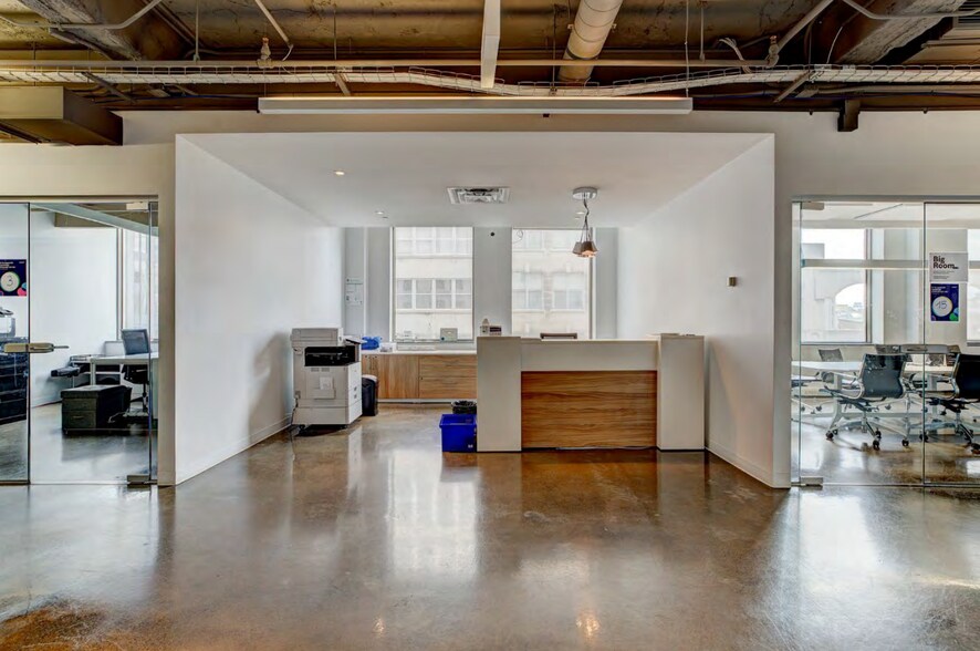 More Photos Of 215 Rue Saint-Jacques, Montréal Office For Lease