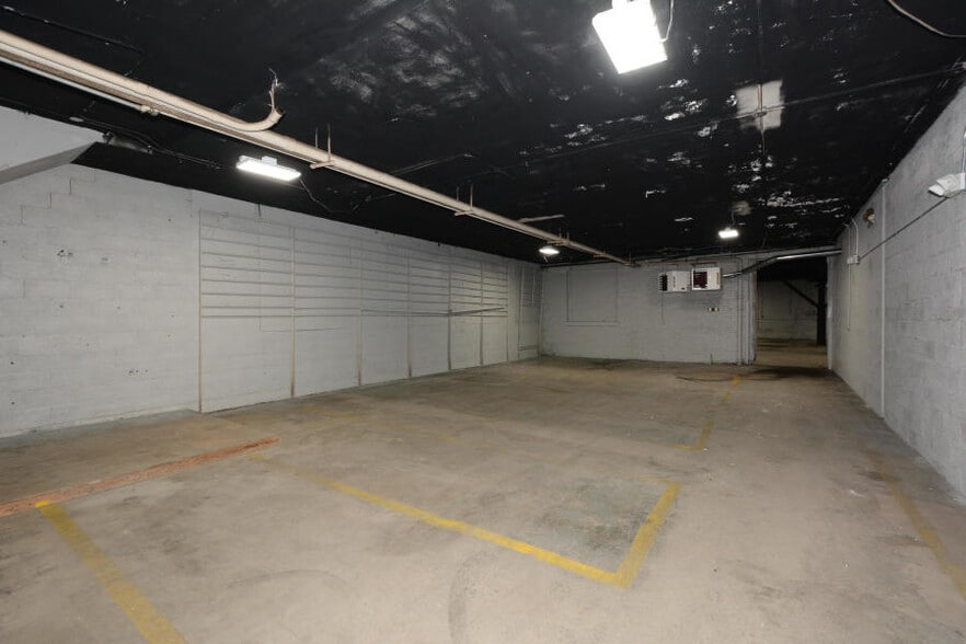More Photos Of 3258 W Fond Du Lac Ave, Milwaukee Manufacturing For Lease