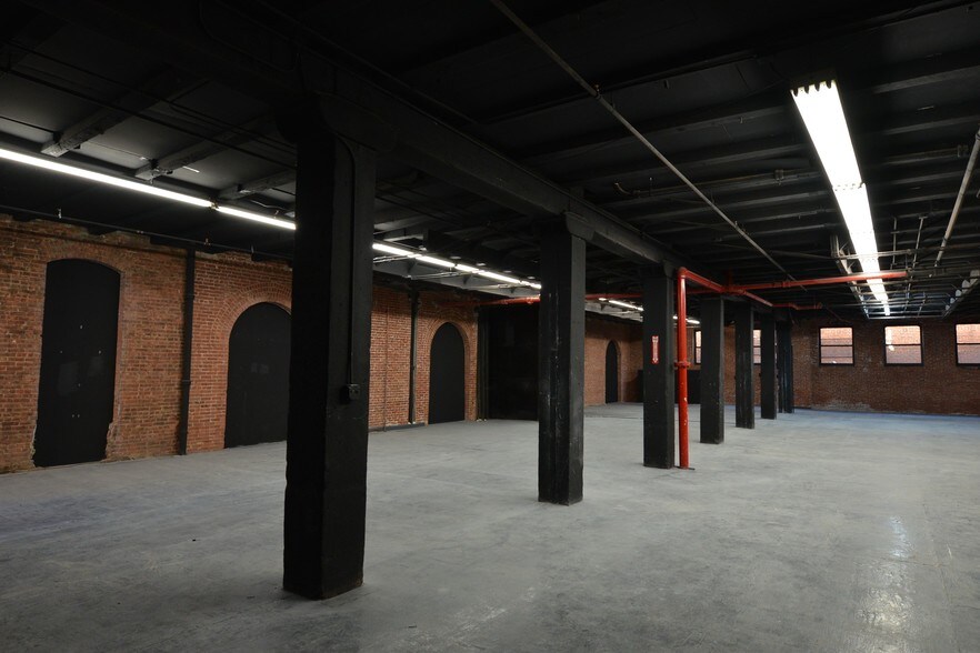 More Photos Of 16 Waverly Ave, Brooklyn Loft Creative Space For Lease