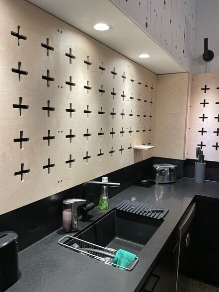 More Photos Of 939 Hastings St E, Vancouver Flex For Sale