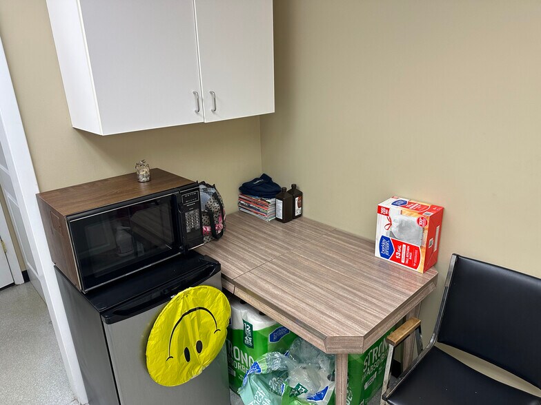 More Photos Of 1004 Princetown Rd, Schenectady Office For Lease