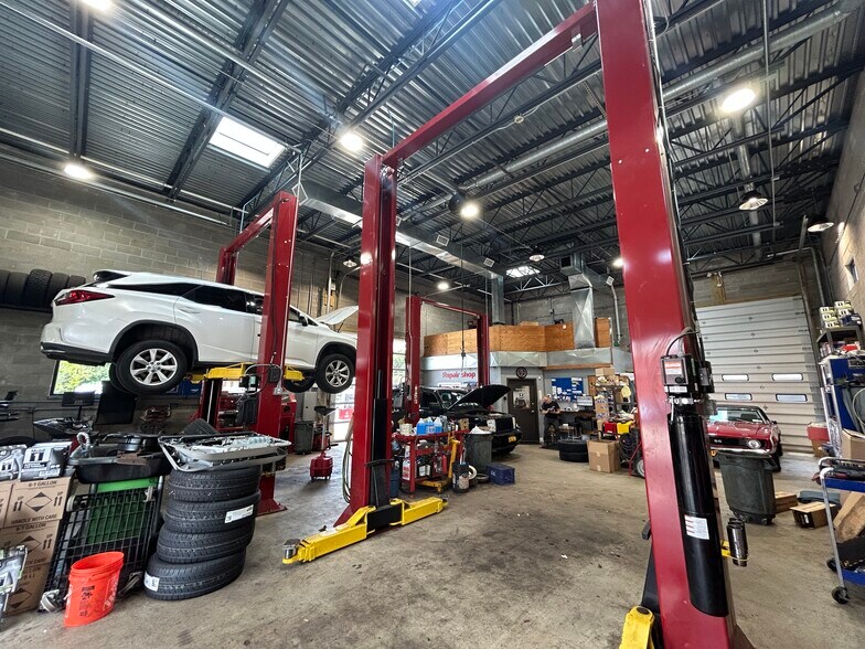More Photos Of 1153 Walt Whitman Rd, Melville Auto Repair For Sale