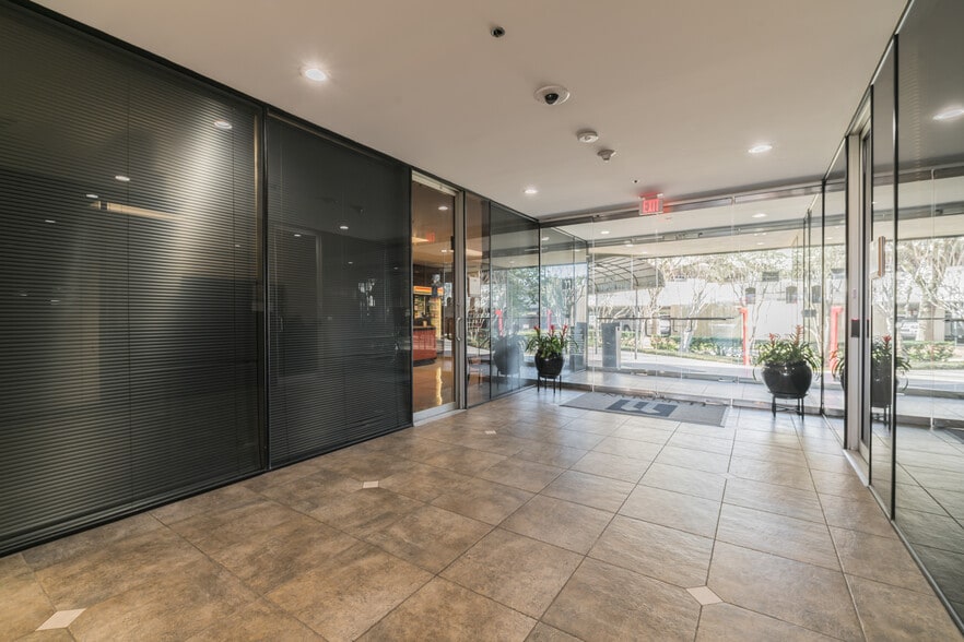 More Photos Of 16010 Barkers Point Ln, Houston Office For Lease