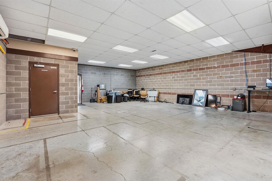 More Photos Of 2100 E Highway 290, Dripping Springs Flex For Lease