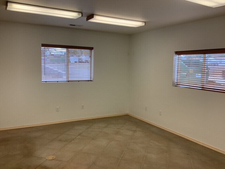 More Photos Of 1006 W Bruneau Ave, Kennewick Warehouse For Lease