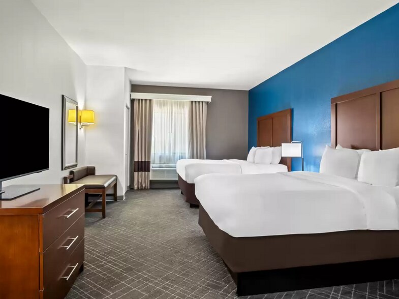 More Photos Of 200 Centennial Blvd, Lindale Hotel For Sale