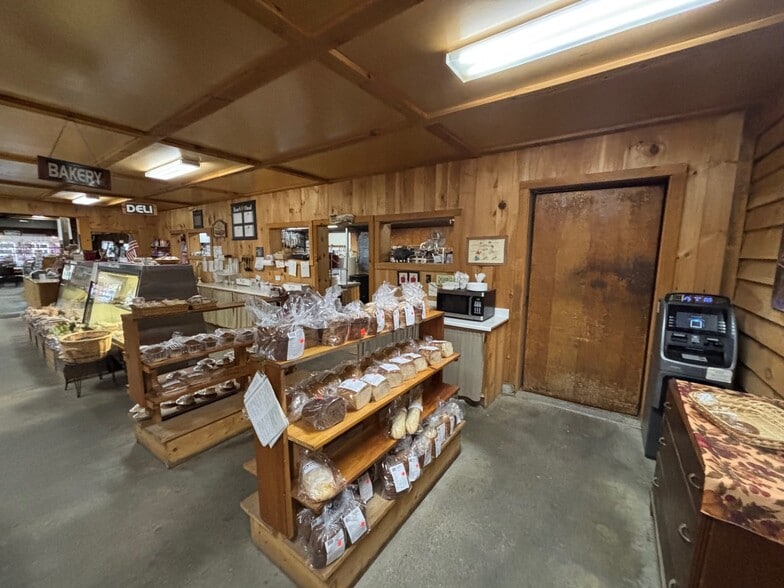 More Photos Of 138 Main Rd, Westhampton Restaurant For Lease