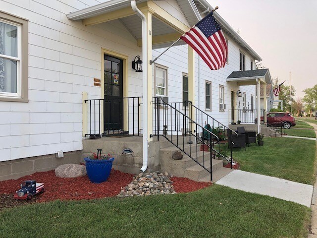 More Photos Of 314 4th St, Riverdale Hotel For Sale