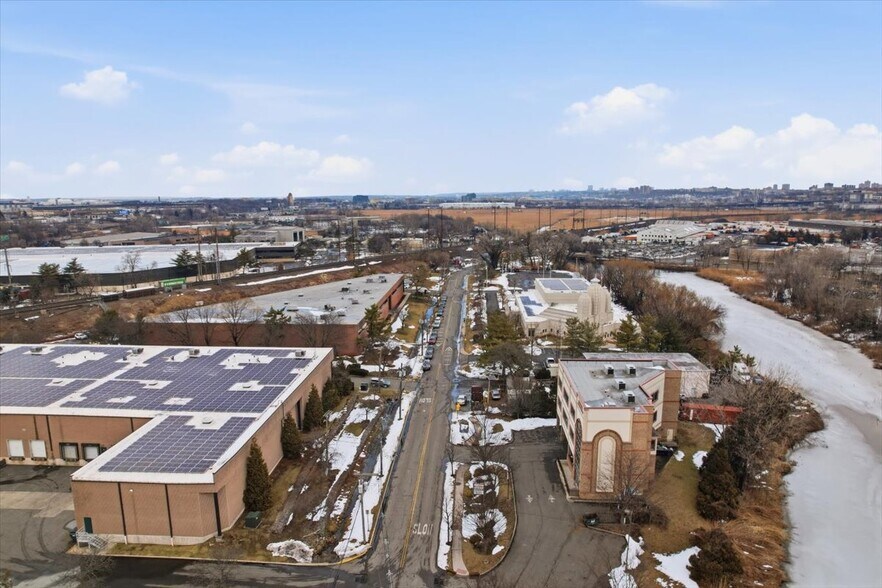 More Photos Of 300 Penhorn Ave, Secaucus Office For Lease