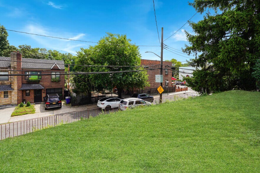 More Photos Of 2594 50th St, Woodside Land For Sale
