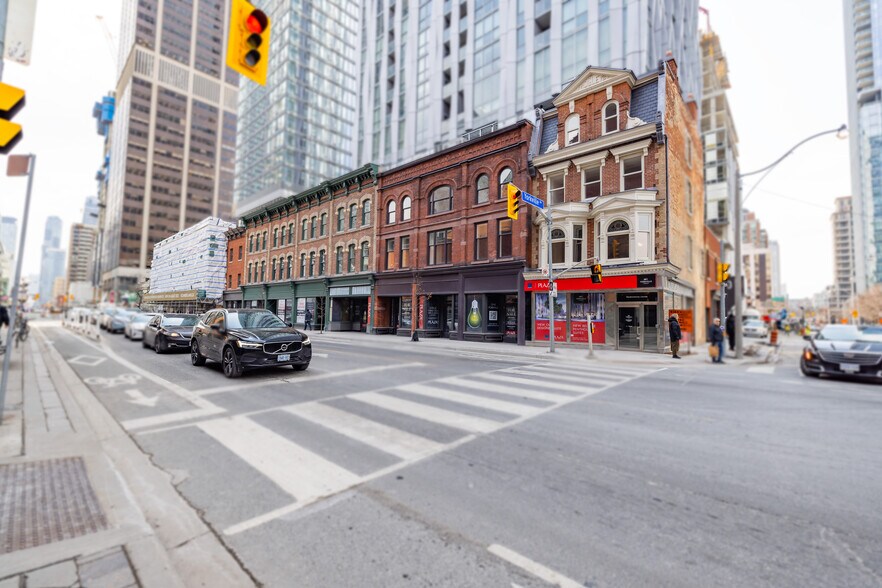 More Photos Of 1 Yorkville Ave, Toronto Apartments For Sale