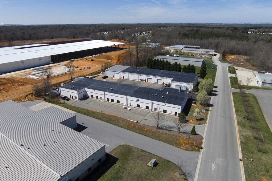 More Photos Of 159 Barley Park Ln, Mooresville Manufacturing For Lease