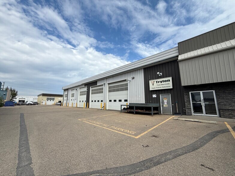 More Photos Of 7836 49th Ave, Red Deer Warehouse For Lease
