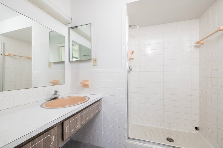 More Photos Of 2300 W Bay Dr, Largo Office Residential For Lease