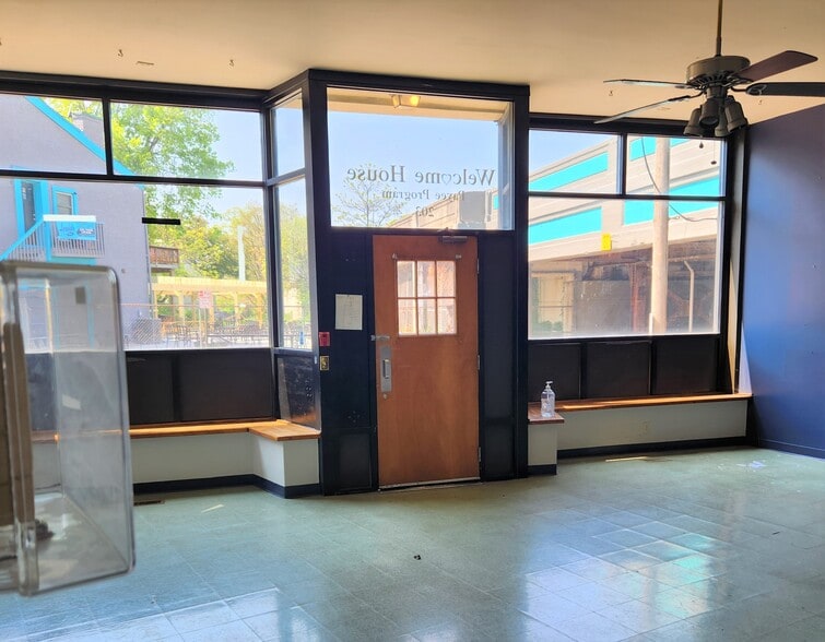 More Photos Of 203-205 W Pike St, Covington Storefront Retail Residential For Lease