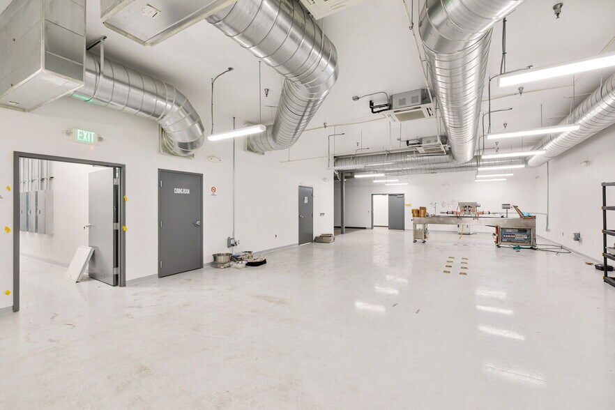 More Photos Of 18194 Blue Dream Crossing, Desert Hot Springs Manufacturing For Sale