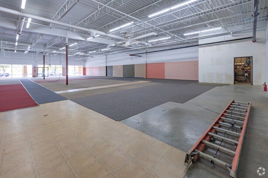 More Photos Of 3211-3231 Coors Blvd SW, Albuquerque Unknown For Lease