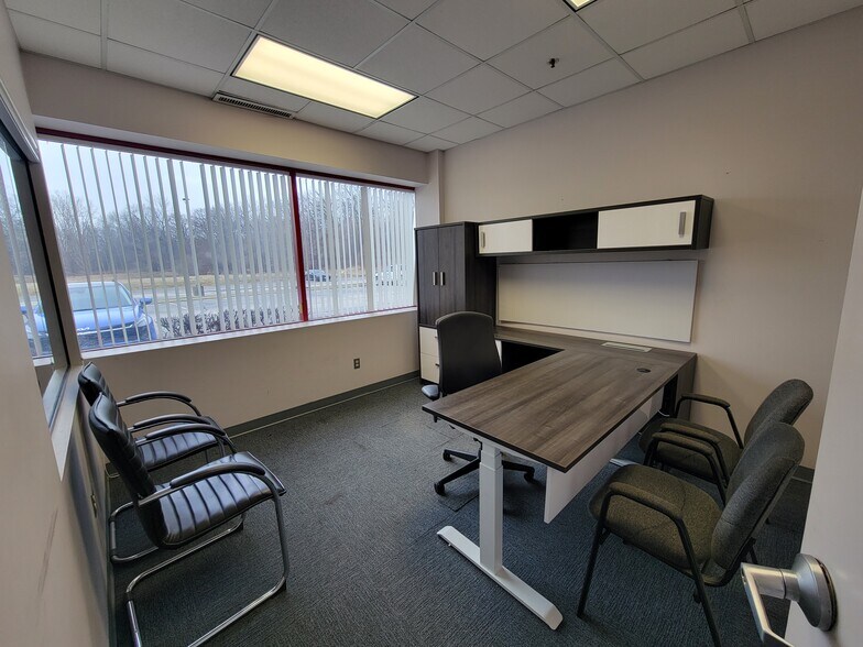 More Photos Of 900 Corporate Blvd, Newburgh Light Distribution For Lease