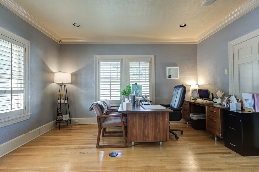 More Photos Of 2124 Broadway St, Lubbock Office For Sale